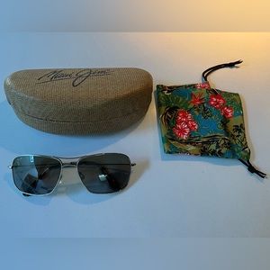 Maui Jim Aviator sunglasses. Model Wiki Wiki.